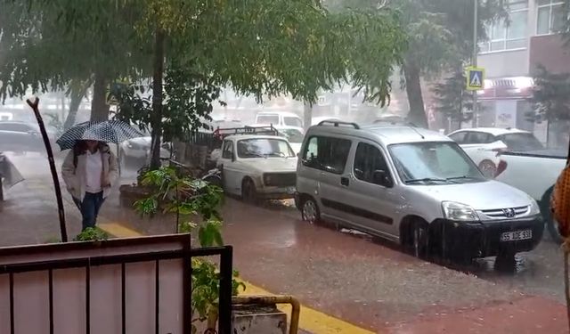 Samsun'da sokaklar göle döndü