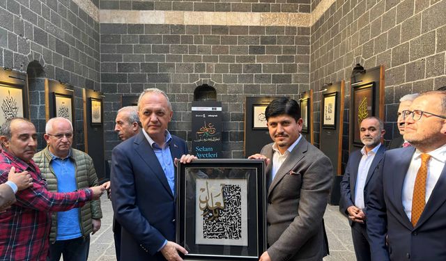 “Selam Ayetleri Diyarbakır’da: Albayrak Grubu’ndan Maneviyat Dolu Hat Sergisi”