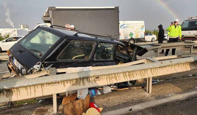 Şoförün kontrolünden çıkan otomobil rejüfe çarptı