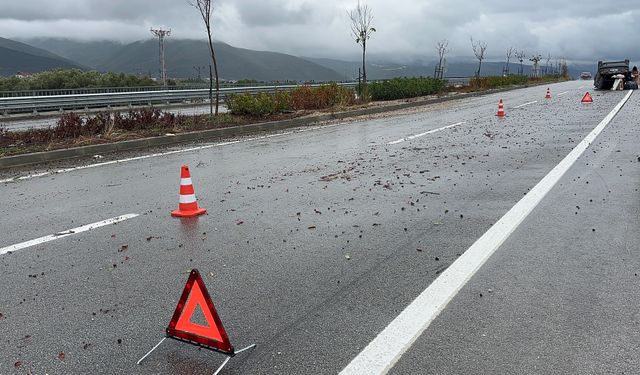 Su Birikintisine Giren Otomobil Takla Attı