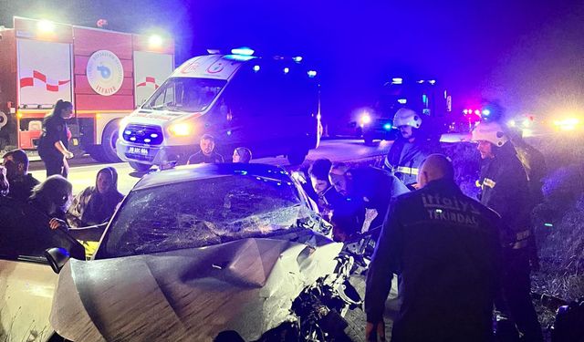 Tekirdağ'da 2 Otomobil Çarpıştı