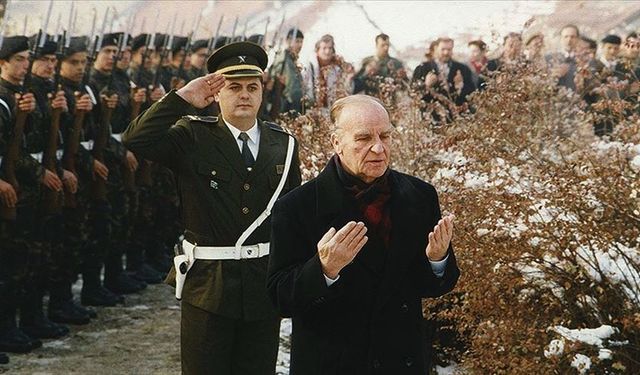 Bilge Kral: Aliya İzzetbegoviç