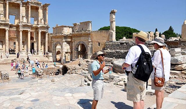 Her yol bir hikaye: Tur rehberliği gözünden Türkiye
