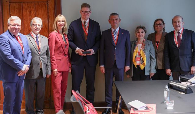 Özgür Özel, Avrupa Sosyalist Partisi kongresine katıldı