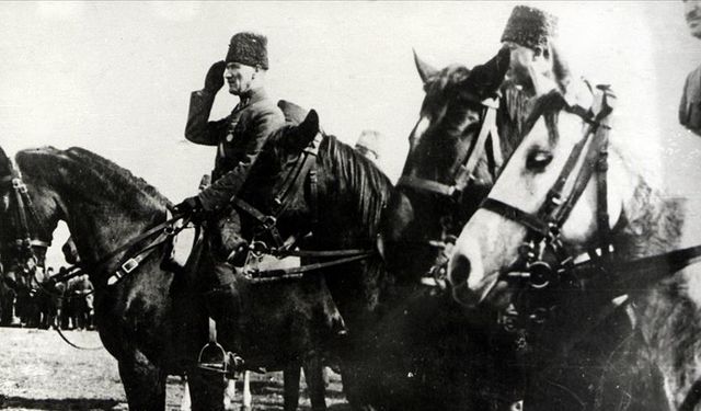 Düşman Kardeşler: Doğu ve Batı'nın Mücadelesi