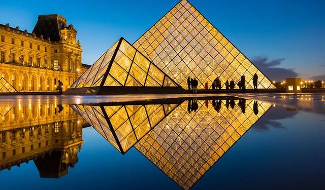 Louvre Müzesi'nin müdürü istifasını verdi