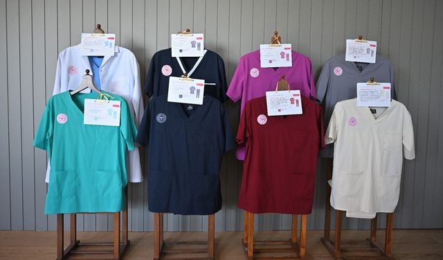 Sağlıkta Tek Renk Kıyafet Dönemi Başlıyor