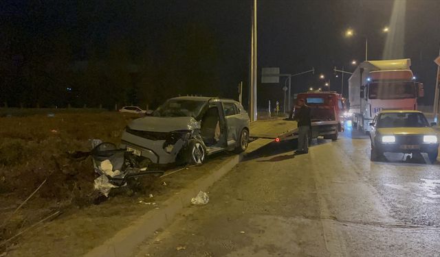 Eskişehir’de Kamyon Otomobile Çarptı: 4 Yaralı