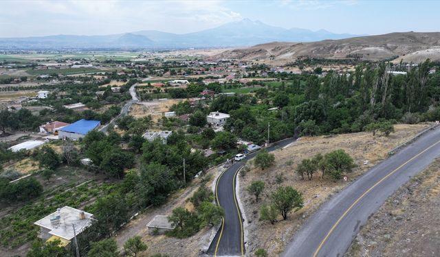 Kocasinan Belediyesi'nden kırsal mahallelere yol ve kilitli parke çalışması