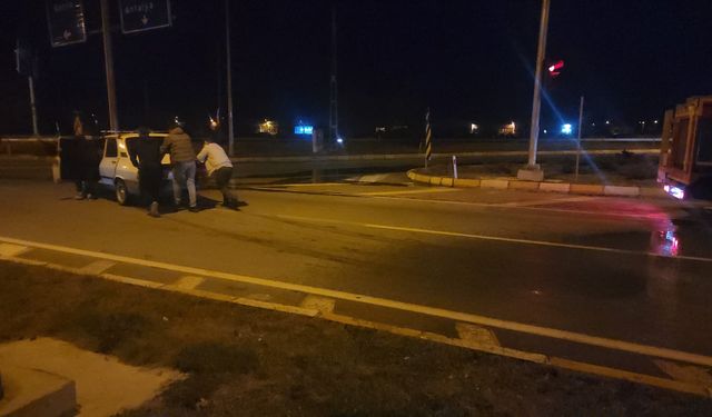 Konya'da araç alev aldı