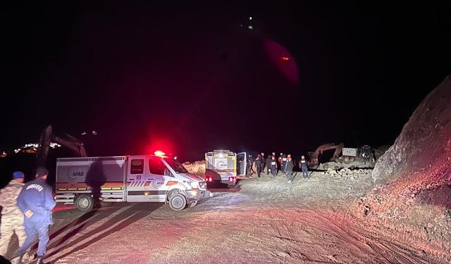 Sivas'ta demir madeni ocağında göçük: Şantiye müdürü toprak altında kaldı