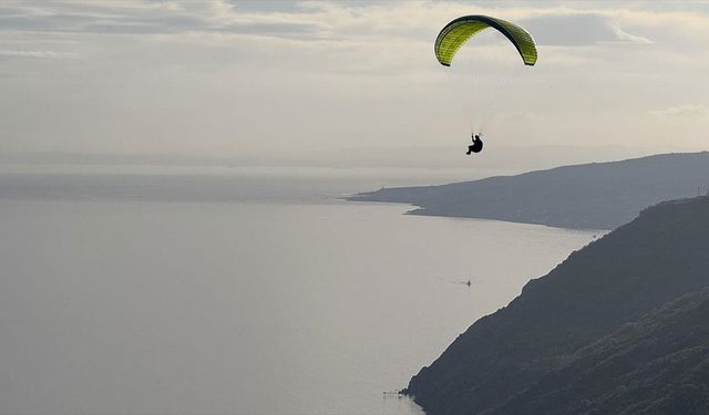 Uçmakdere yamaç paraşütü tutkunlarını ağırlıyor
