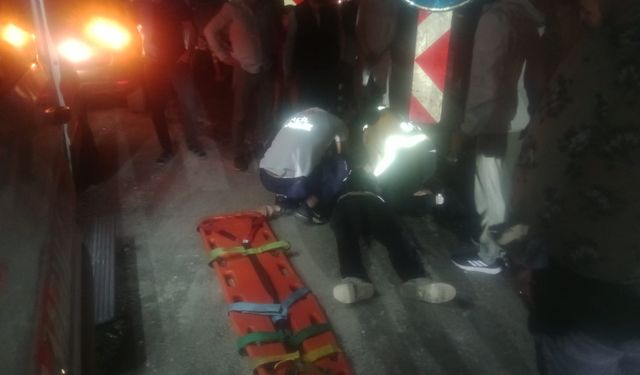 Adana'da Motosiklet Bariyerlere Çarptı