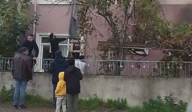 Alacaklı olduğunu iddia ederek binada yangın çıkardı