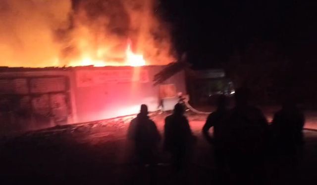 Amasya'da Soğan Deposu Yandı