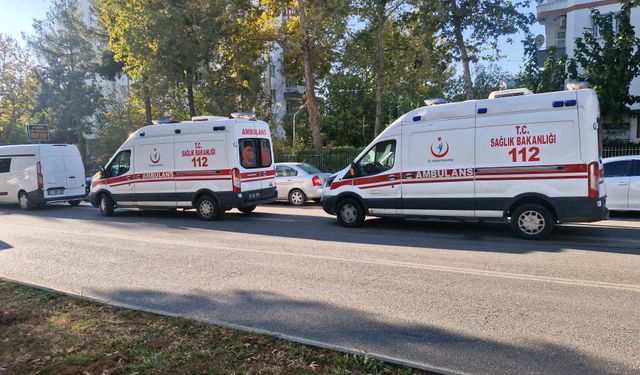 Annesini ve ağabeyini öldürdü