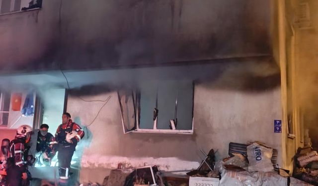 Aydın'da 2 katlı ev alev aldı