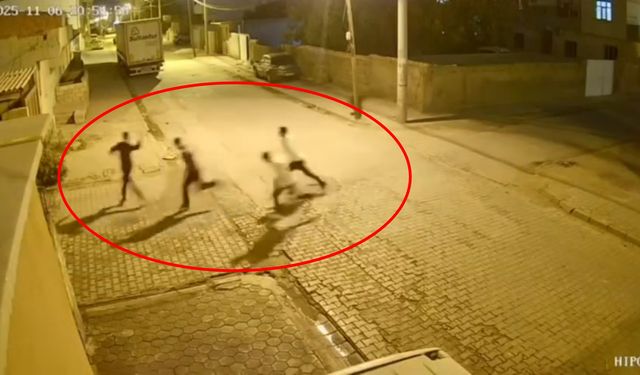 Bir grup çocuk evi taşlaya camları kırdı