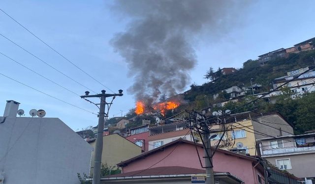 Bursa'da bina yangını diğer evlere sıçradı