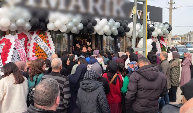 Bursa'da giyim mağazası açılışı