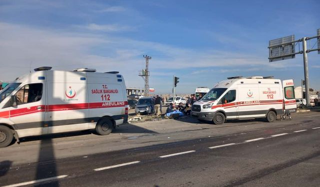 Diyarbakır'da 3 araç kazaya karıştı