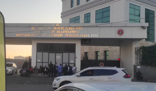 Diyarbakır'da akrabalar arasında silahlı kavga