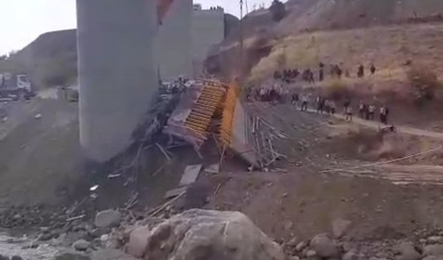 Diyarbakır'da viyadük inşaatındaki iskele çöktü