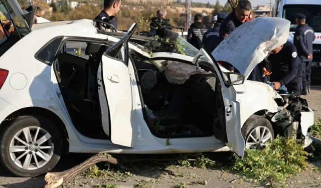 Elazığ-Malatya karayolunda feci kaza: Anne ve oğlu kurtarılamadı