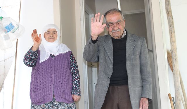 Eşine inat 88 yaşında okuma yazma öğrendi