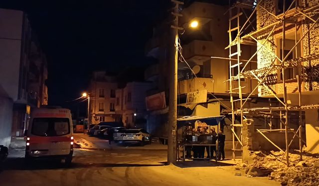 Gaziantep'te 3 Katlı Bina Yandı