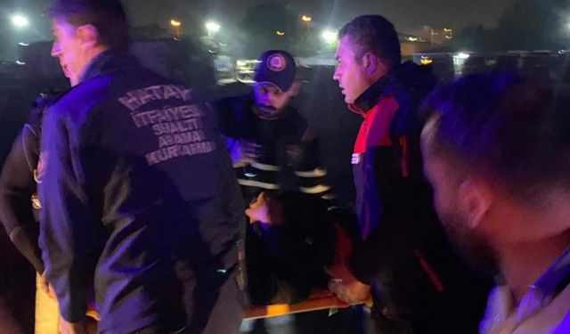 Hatay'da Kaçak Göçmenleri Taşıyan Otomobil Asi Nehri'ne Devrildi