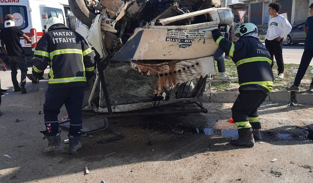Hatay'da zincirleme kazaya 4 araç karıştı