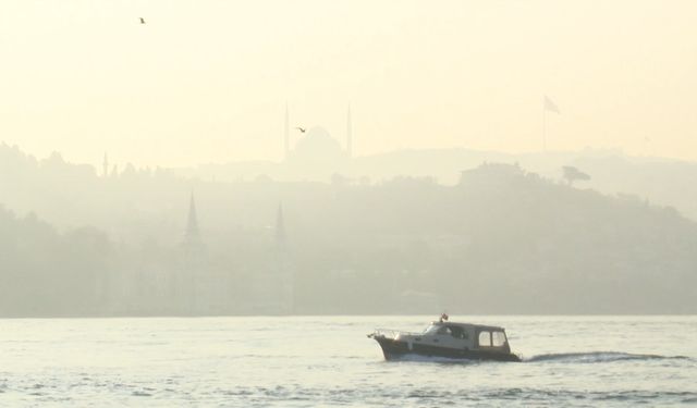 İstanbul Boğazı'nda sis etkili oldu