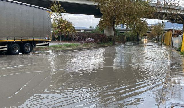İzmir'de hava değişimi zor anlar yaşattı