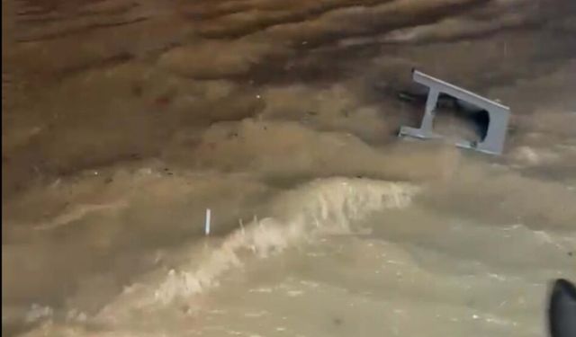 İzmir'de sağanak etkisini gösteriyor