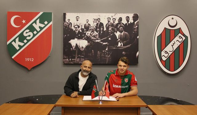 Karşıyaka'nın genç kalecisi profesyonel imza attı