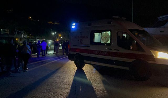 Kayalıklarda Yürürken Denize Düşüp Yaralandı