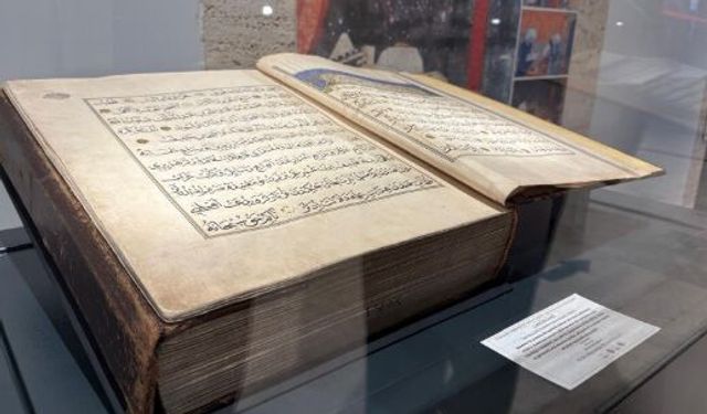 Kırşehir'de Aşık Paşa yazma eserler sergisi ziyafretçilerle buluştu