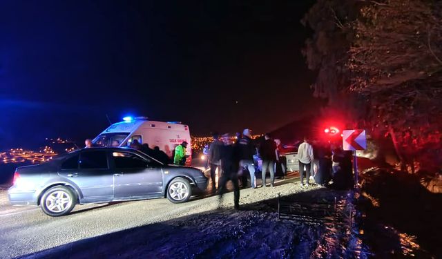 Kozan'da otomobiller kafa kafaya çarpıştı