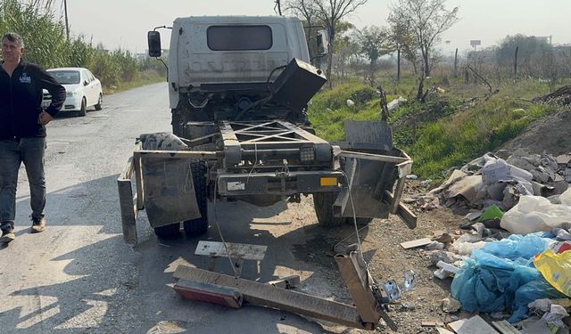 Manisa'da kamyonete tren çarptı