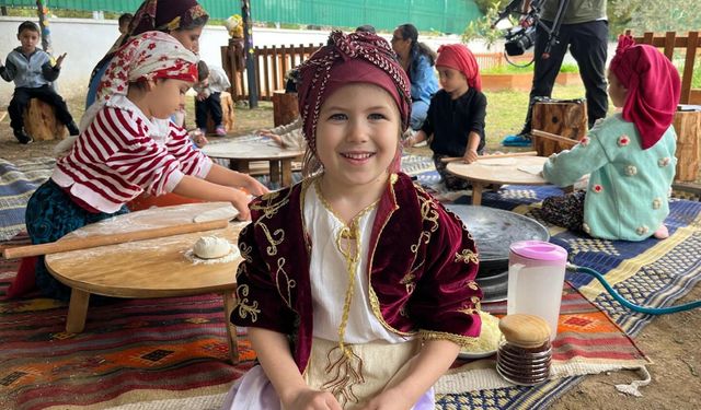 Minikler aileleriyle mutfağa girdi