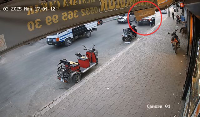 Otomobil İş Yerine Girdi Yaya Ezilmekten Son Anda Kurtuldu