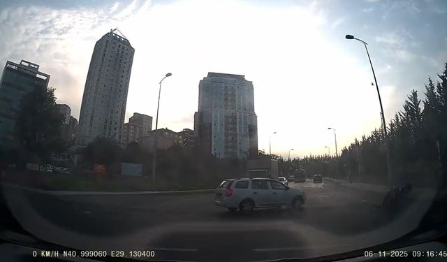 Otomobil motosiklete çarptı