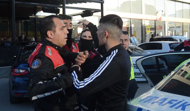 Polisten kaçan sürücü kafede yakalandı