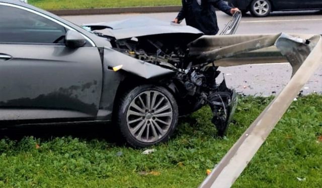 Samsun'da iki otomobil çarpıştı