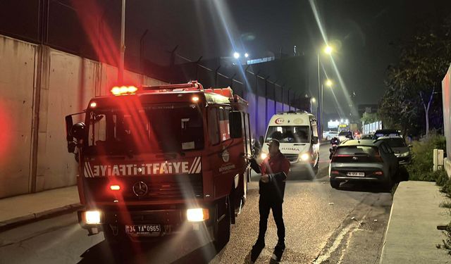 Sarıyer'de Hafif Ticari Araç Motosikletin Üzerine Devrildi