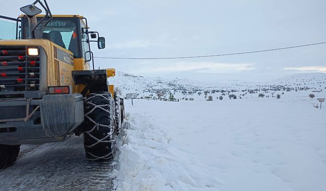 Sivas'ta 46 yerleşim yerinin yolu kapandı