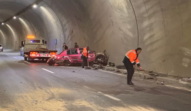 Zonguldak'ta otomobil tünel duvarına çarptı