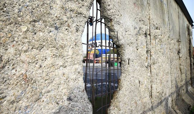 Soğuk Savaş'ın Sonu: Berlin Duvarı'nın Yıkılışı