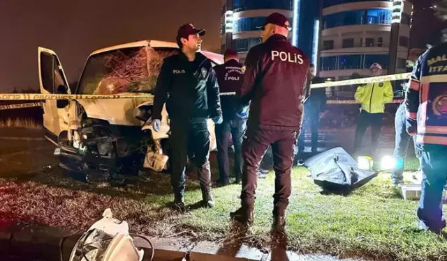 Malatya'da Aydınlatma Direğine Çarpan Minibüsün Sürücüsü Öldü